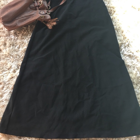 Apostrophe Black Maxi! Comfortable and Classy (Lg) - Picture 7 of 8